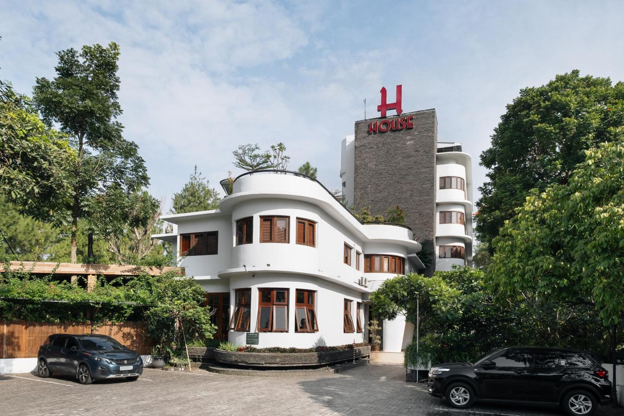 House Sangkuriang 3* Bandung